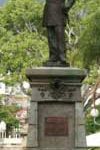 Statue de l'amiral Olry à Nouméa.