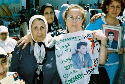 Alger, juillet 2005. Au centre, avec des lunettes Fatima Yous ; à droite, Nassera Dutour.