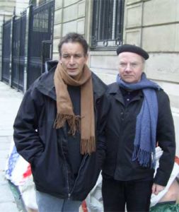 Abdelkrim Klech et Mgr Jacques Gaillot, devant le siège du PS, le 25 février 2006.