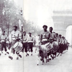 Le bataillon des tirailleurs algériens, le 11 novembre 1945, sur les Champs-Elysées.