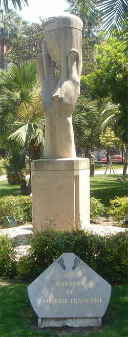 Le monument du Jardin Alsace-Lorraine (angle des boulevards Victor Hugo et Gambetta) à Nice.