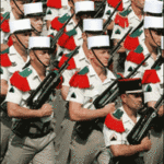 Des soldats de la Légion étrangère défilent le 14 juillet 2006 sur les Champs Elysées, à Paris (Jack Guez AFP)