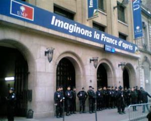 Le siège de campagne du candidat (18 rue d'Enghien, Paris X).