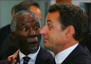 Thabo Mbeki et Nicolas Sarkozy, le 11 juin 2007, lors de la réunion du G8 à Heiligendamm (photo : Michael Urban / AFP)