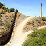 Un mur d'acier pour séparer les Etats-Unis du Mexique.
