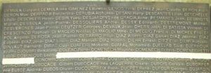 Les noms de la famille Donnat effacés de la quatrième plaque (photo TC - 28 février 2008).