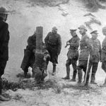 Exécution le 3 juin 1918, près du hameau de Oostduinkerke, d'Aloïs Walput, volontaire belge du 2e Grenadiers, âgé de 21 ans [source de l'image].