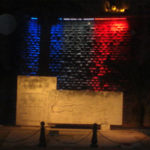 Le monument aux martyrs de l'Algérie française et son éclairage nocturne (Toulon, le 22 juillet 2010)