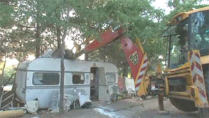 Destruction de caravanes de Roms à Aix-en-Provence.