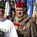 Manifestation de nostalgiques du temps de la colonisation, lors de la présentation de Hors-la-loi au festival de Cannes le 21 mai 2010 (Reuters).