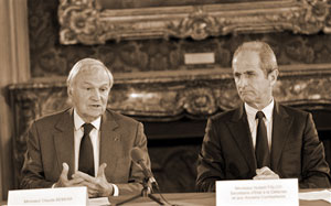 Claude Bébéar et Hubert Falco, ont inauguré la fondation dans le pavillon d'honneur des Invalides.