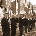 Le drapeau et la bannière de l'Adimad, à Pau, le 22 octobre 2010 (D.R.)