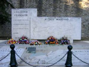 La stèle toulonnaise des «Martyrs de l'Algérie française», le 25 mars 2006 (© JSR ).