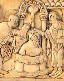 Plaque de reliure en ivoire, Reims, dernier quart du IX° siècle. Musée de Picardie, Amiens. Le baptême de Clovis par St Rémy avec le miracle de la Sainte Ampoule.