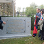 Inauguration de la stèle en hommage aux victimes de l'OAS. (Crédits : Déborah Lesage)