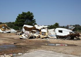 Le camp Rom de l’Arbois, déserté par ses habitants de peur d’être expulsés, détruit par les bulldozers de la municipalité. (Photo Florent Peyre)