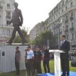 Christian Estrosi inaugure la statue de de Gaulle, le 18 juin 2011 à Nice