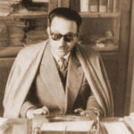 Mouloud Feraoun à sa table de travail en 1954.