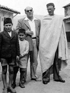 Emmanuel Roblès, Mouloud Feraoun et ses fils en Kabylie, en 1952