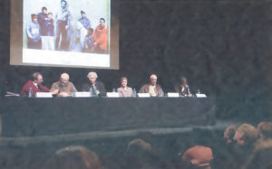 A la tribune, de gauche à droite : Alain Ruscio, Sadek Hadjerès, Gilles Manceron, Nathalie Funès, René Gallissot et Malika Rahal (photo Pierre Pytkowicz/L'Humanité)