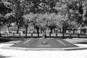 Le square Marcel Bigeard (Photo Yves Dal Ballo et Dominique Bonvillain)