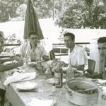Sadek Hadjerès (2e à partir de la droite) lors de son internat de médecine à l’hôpital El Kettar à Alger, en 1952. DR.