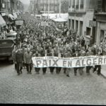 Manifestation pour la paix en Algérie à Firminy (1956). Léon Leponce/Archives municipales de Saint-Étienne.