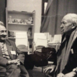 Francis Jeanson et Robert Davezies, engagés comme Kaminsky dans le soutien au FLN algérien, Bordeaux, 1984 (photo prise dans l’exposition).