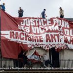 Le 13 juin, place de la République, à Paris, des habitants déchirent la banderole déployée par des suprémacistes blancs « identitaires » lors d'un rassemblement antiraciste (AFP)