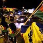 Des partisans du FLNKS, le 4 octobre au soir, à Nouméa. © Theo Rouby / AFP