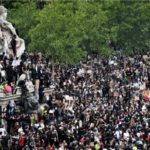 Rassemblement à l’appel du comité Adama, le 13 juin 2020 sur la place de la République à Paris. Anne-Christine Poujoulat / AFP