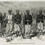 Gravure de tirailleurs sénégalais illustrant l'exploration du Haut-Niger par le commandant Gallieni en 1880-1881. (Selva/Leemage)