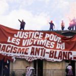 Banderole témoignant de « l’eurocentrisme tardif » à Paris en juin 2020 lors d'un rassemblement antiraciste