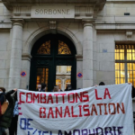 Devant la Sorbonne, à l'occasion du colloque organisé le 7 janvier, des étudiants et des enseignants manifestent. © DR