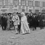 Hubert Lyautey devant la mosquée de Paris en octobre 1922. Source gallica.bnf.fr / BnF