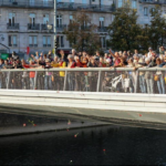 À l’initiative du MRAP, Mouvement contre le racisme et pour l’amitié envers les peuples, une centaine de personnes ont commémoré le 17 octobre 1961. Photo ER/Arnaud CASTAGNÉ