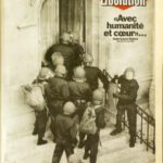 Une de "Libération", datée du 24 août 1996, qui met en parallèle l'utilisation de la force pour évacuer l'église Saint-Bernard, et les propos du ministre de l'intérieur de l'époque, Jean-Louis Debré. LIBÉRATION