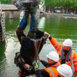 La statue d’Edward Colston qui avait été jetée en juin 2020 dans le port de Bristol