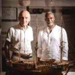 Pierre Guillon de Princé et Dieudonné Boutrin, descendant d’esclaves, devant l’Aurore, navire du XVIIIe siècle. Photo Laura Stevens pour Télérama.